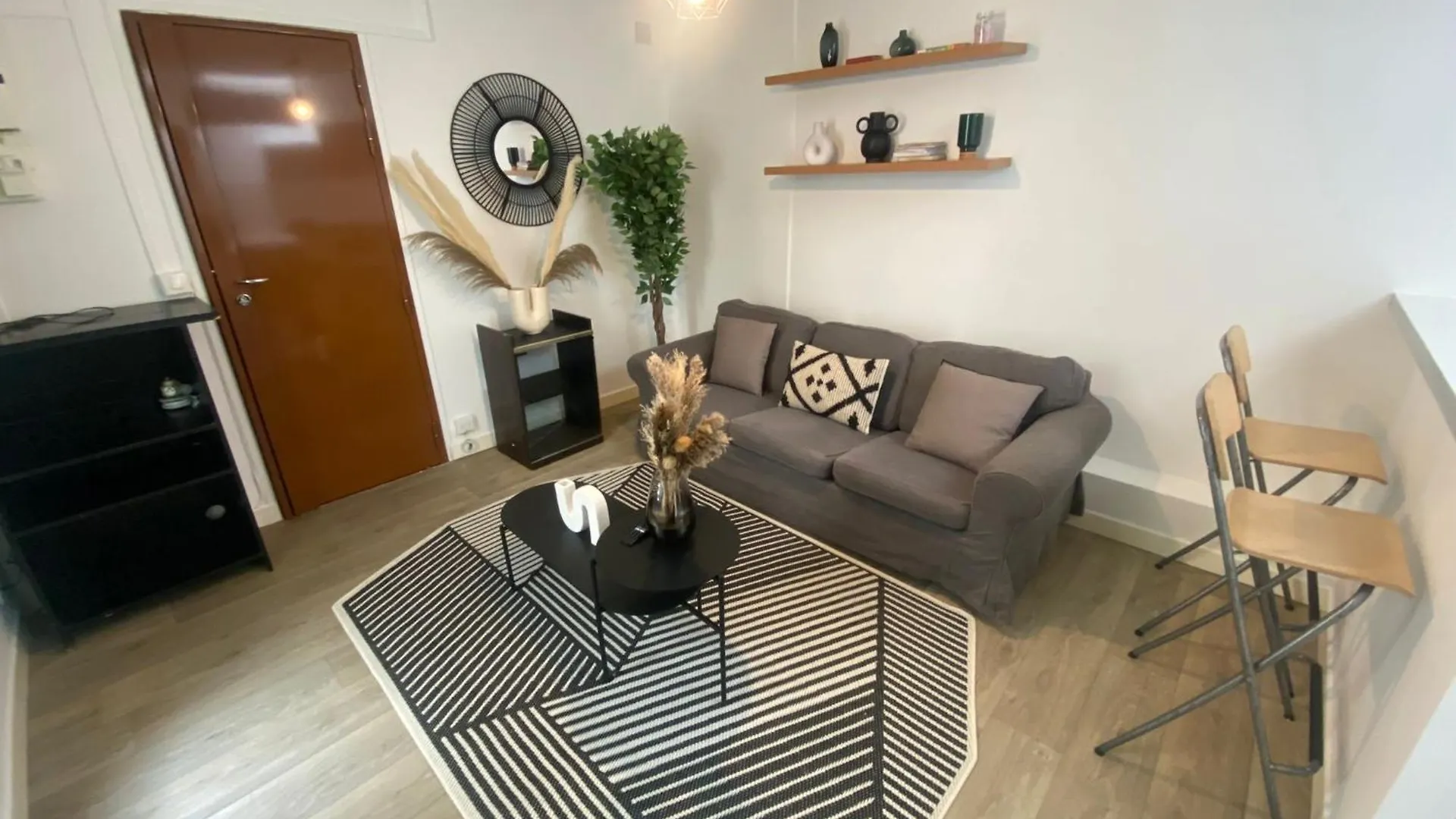Jolie 2 Pieces Metro Voltaire - 11 - 2p - Flat-guest